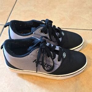 LIKE NEW HEELYS, size 5 Youth/36.5 EUR